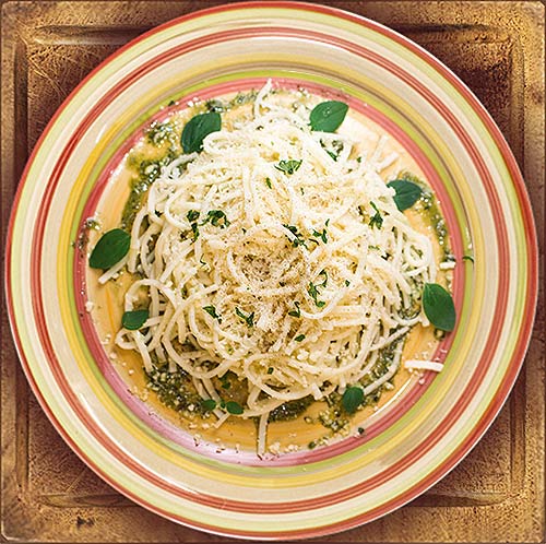 tallarines con pesto de albahaca